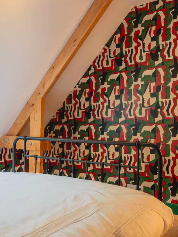 Chambre cubisme vue sur le mur