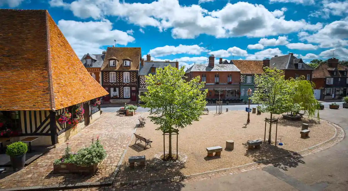 Place principale de Beuvron-en-auge
